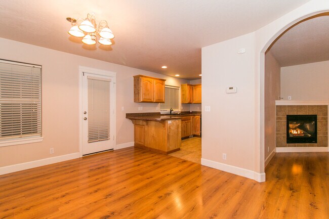Foto del edificio - Wonderful 3-Bedroom,  2.5-Bath Home With Beautiful Primary Suite