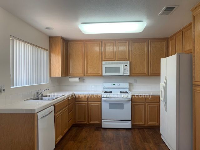 Building Photo - 3011 Luedke Pl