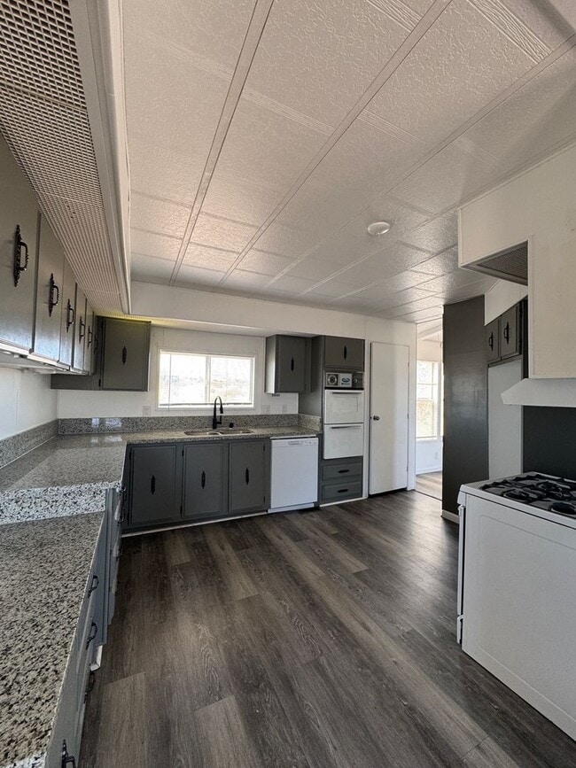 Foto del edificio - Beautiful fully remodeled 3 bedroom