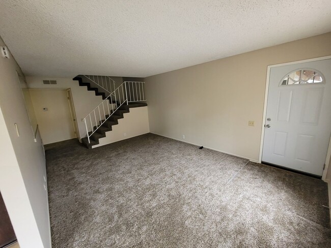 Foto del edificio - Lovely 3 Bedroom Condo in West Covina