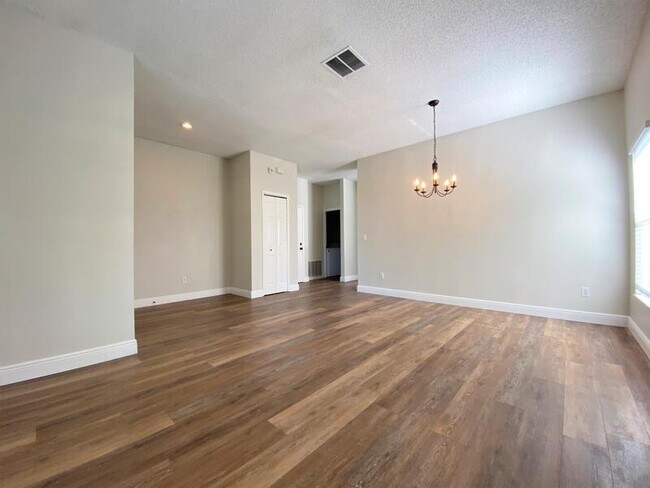 Foto del edificio - 5015 Boathouse Drive