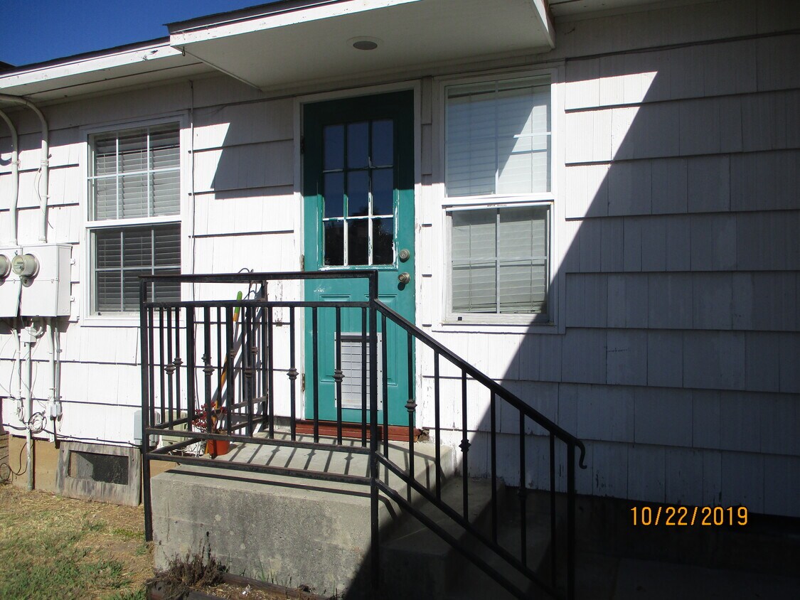 Primary Photo - 529 Marine St