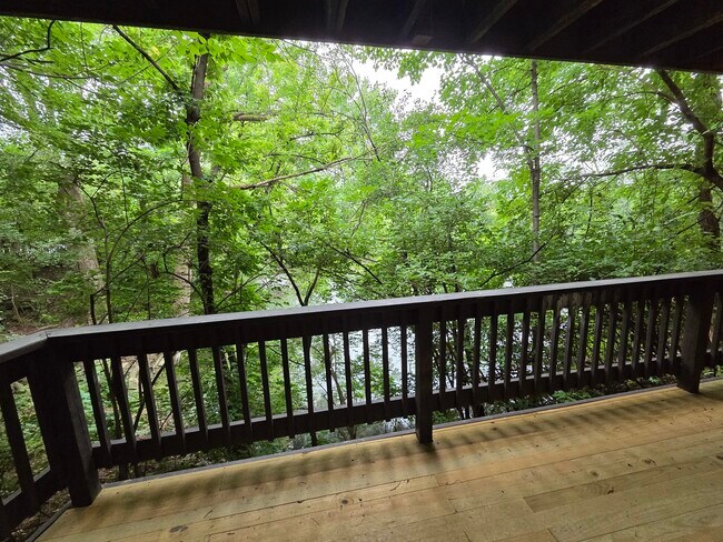 Foto del edificio - 5522 E Lake Dr