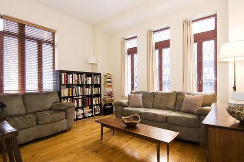 Primary Photo - 31 S William St
