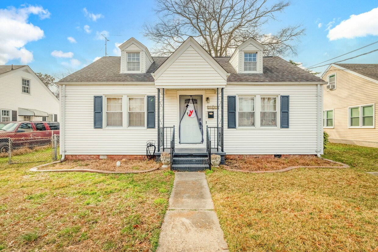 Primary Photo - 1317 W Norcova Dr