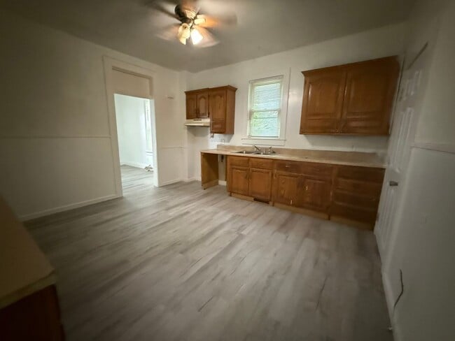 Building Photo - 3 Bed 2 Bath 1150.00