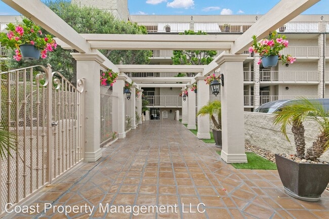 Building Photo - 2 br, 2 bath House - 405 Avenida Granada #104