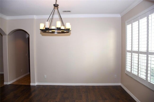 Building Photo - 557 Palio Ct