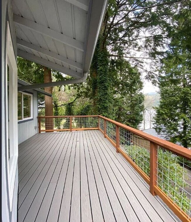 Foto del edificio - Two Stories of Comfort and Charm in Sudden Valley - Don't miss this 3bd/2b!!