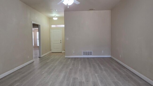 Foto del edificio - 6011 Mile High Ln