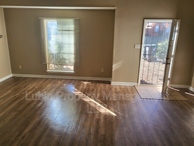 Foto del edificio - 4136 Garden Birch Cove