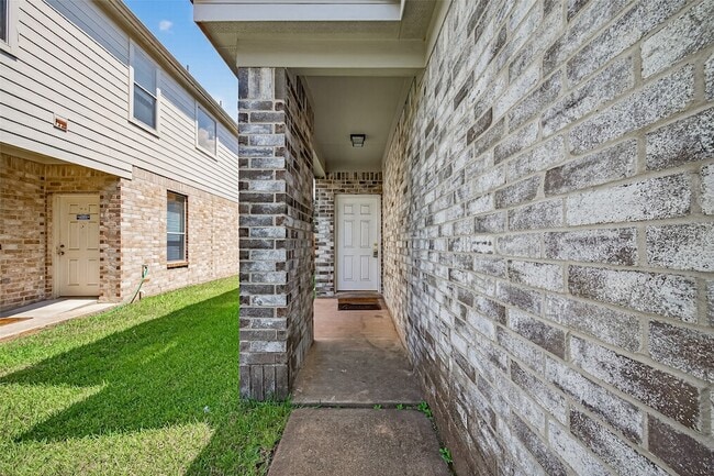 Foto del edificio - 15430 Elm Leaf Pl