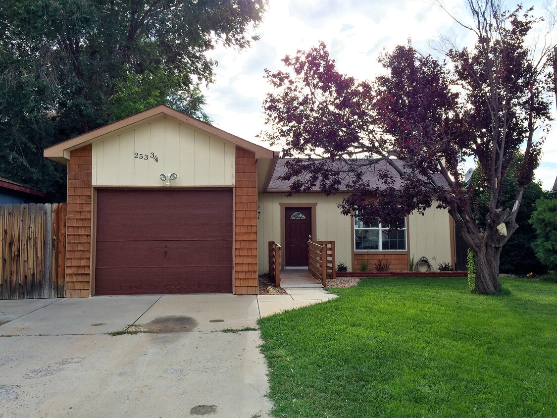 Primary Photo - 253 3/4 East Lynwood Street