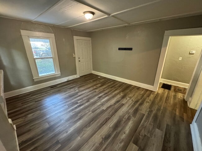 Building Photo - Easy Access to Main Street High Point! - H...