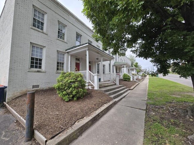 Building Photo - 302 E Wythe St