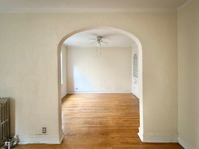 Foto del edificio - 1426 Farwell W Ave