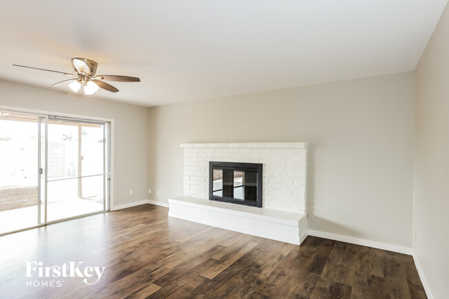 Building Photo - 3325 W Desert Cove Ave