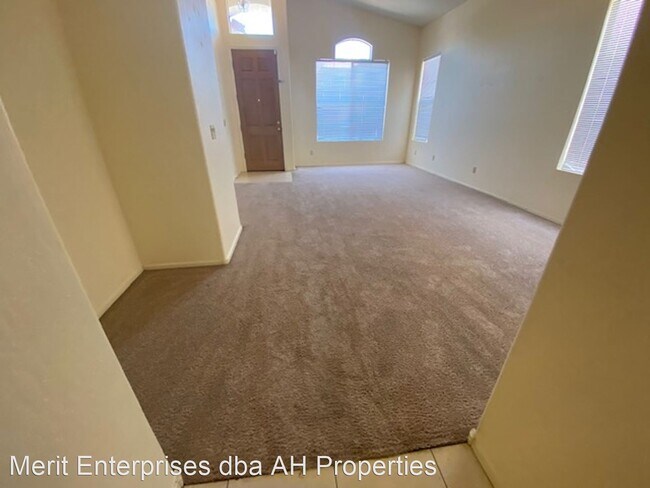 Building Photo - 4 br, 2 bath House - 3281 W ROSS DR