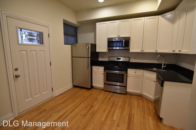 Building Photo - 710-716 W Buckingham Pl