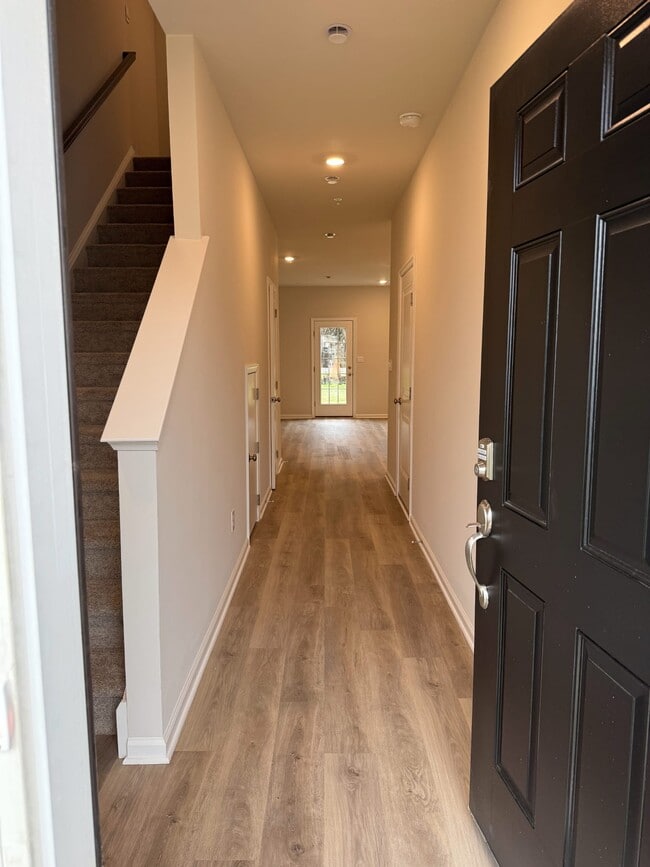 Building Photo - 1195 Susan Cir