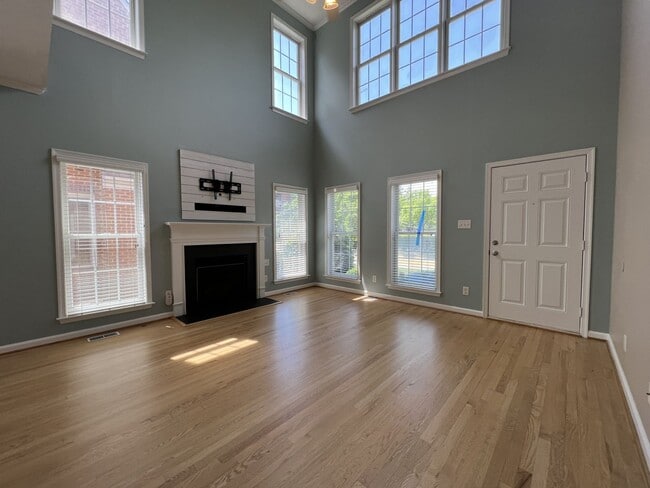 Building Photo - Beautiful Port Warwick Townhome.