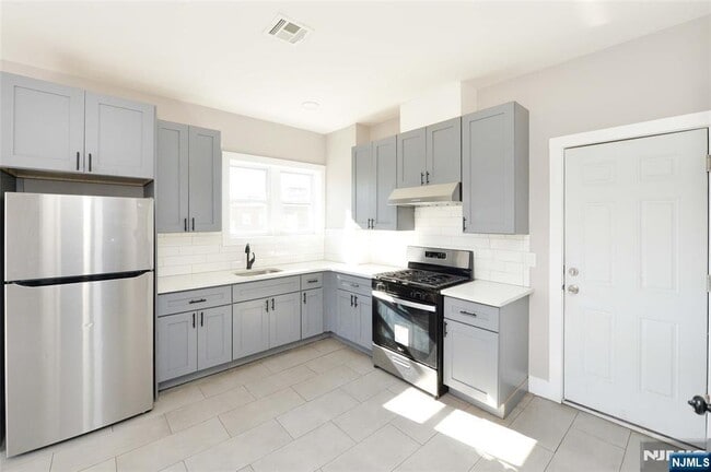 Building Photo - 7 Watsessing Ave