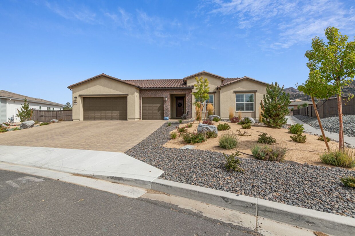 Foto principal - 4 bed 2.5 bath South Reno home