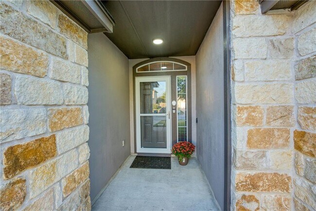 Building Photo - 1003 Clayton Dr