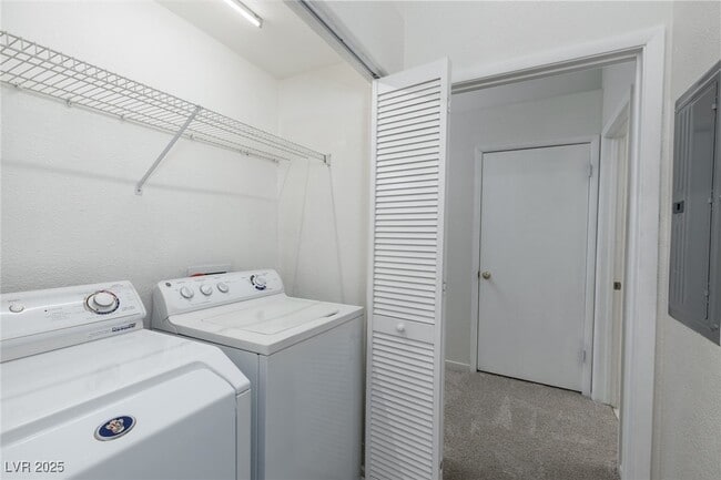 Building Photo - 2110 Los Feliz St