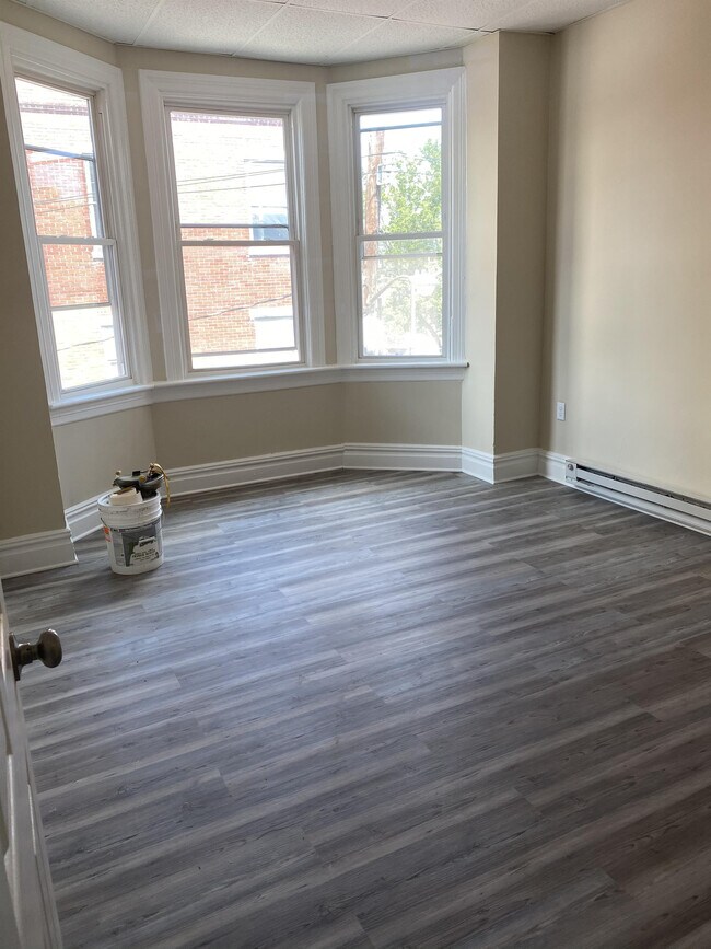 Foto del edificio - 103-105 E Washington St