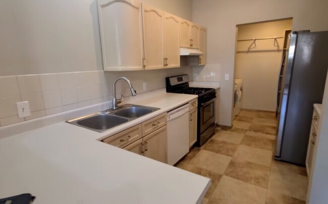 Foto del edificio - 2601 Country Maple Ave