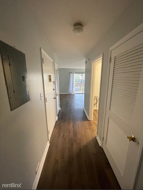 Building Photo - 1 br, 1 bath Condo - 2100 Montreat Ln