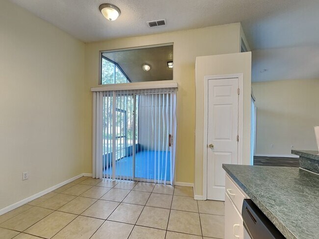 Building Photo - 4892 Palm View Dr N