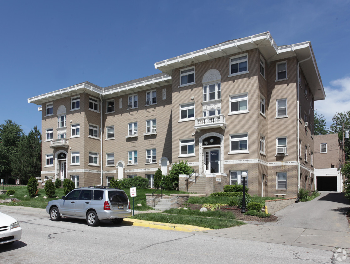 Elwood Apartments - 101-103 S 49th Ave