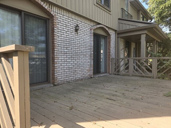 Building Photo - 41555 Bedford Dr