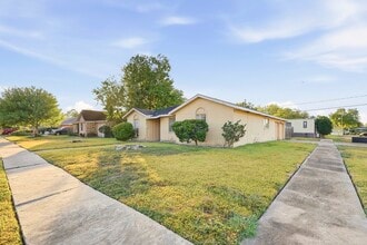 Building Photo - 3427 Prudence Dr