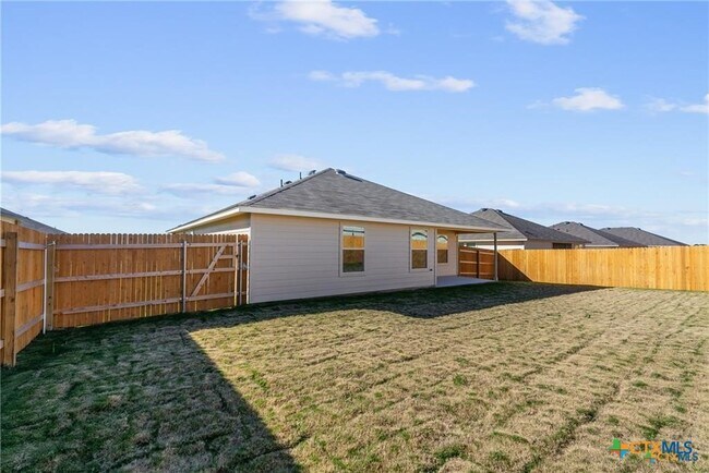 Building Photo - 1605 Mesa Verde Dr