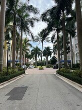 Building Photo - 806 E Windward Way