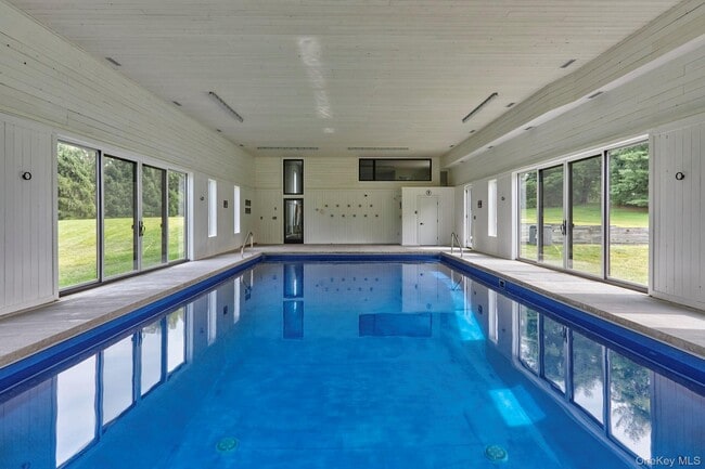 Foto del edificio - 107 Cold Spring Rd