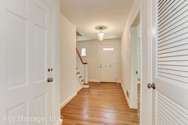 Foto del edificio - 6 br, 4.5 bath House - 2825 29th Place NW