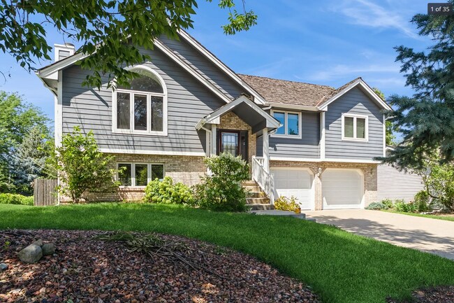 Foto del edificio - Desirable Clive Home with Easy Metro Access