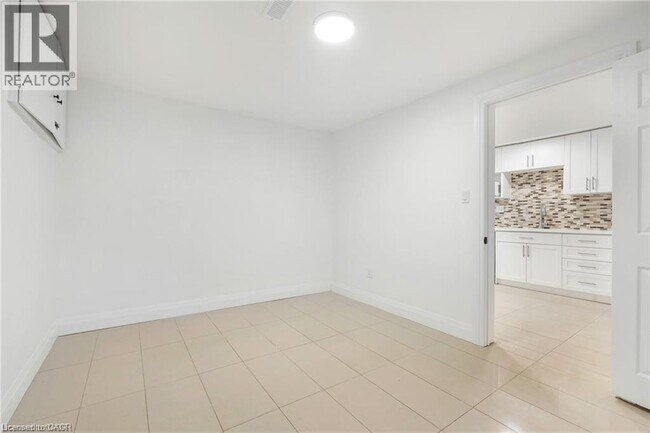 Photo du bâtiment - 15 Arthur Ave N