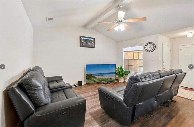 Building Photo - 914 Crepe Myrtle St