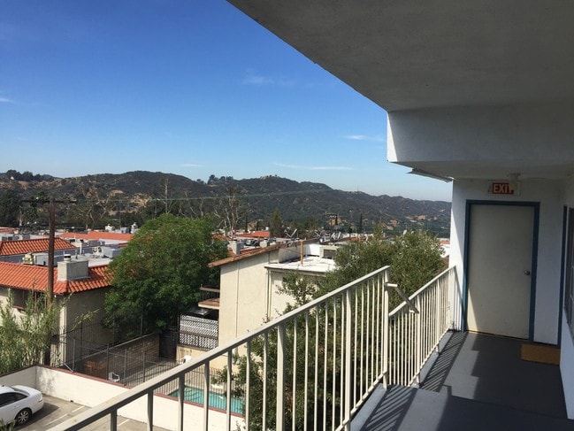 Building Photo - Pinewood Heights