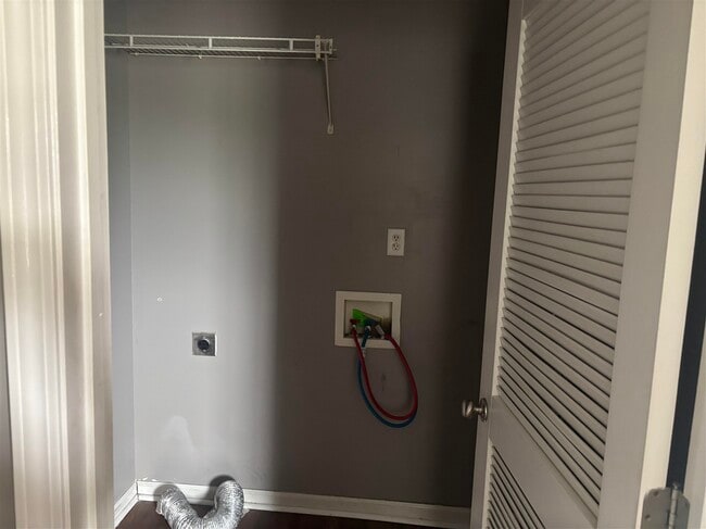 Building Photo - 180 Coachman Ct