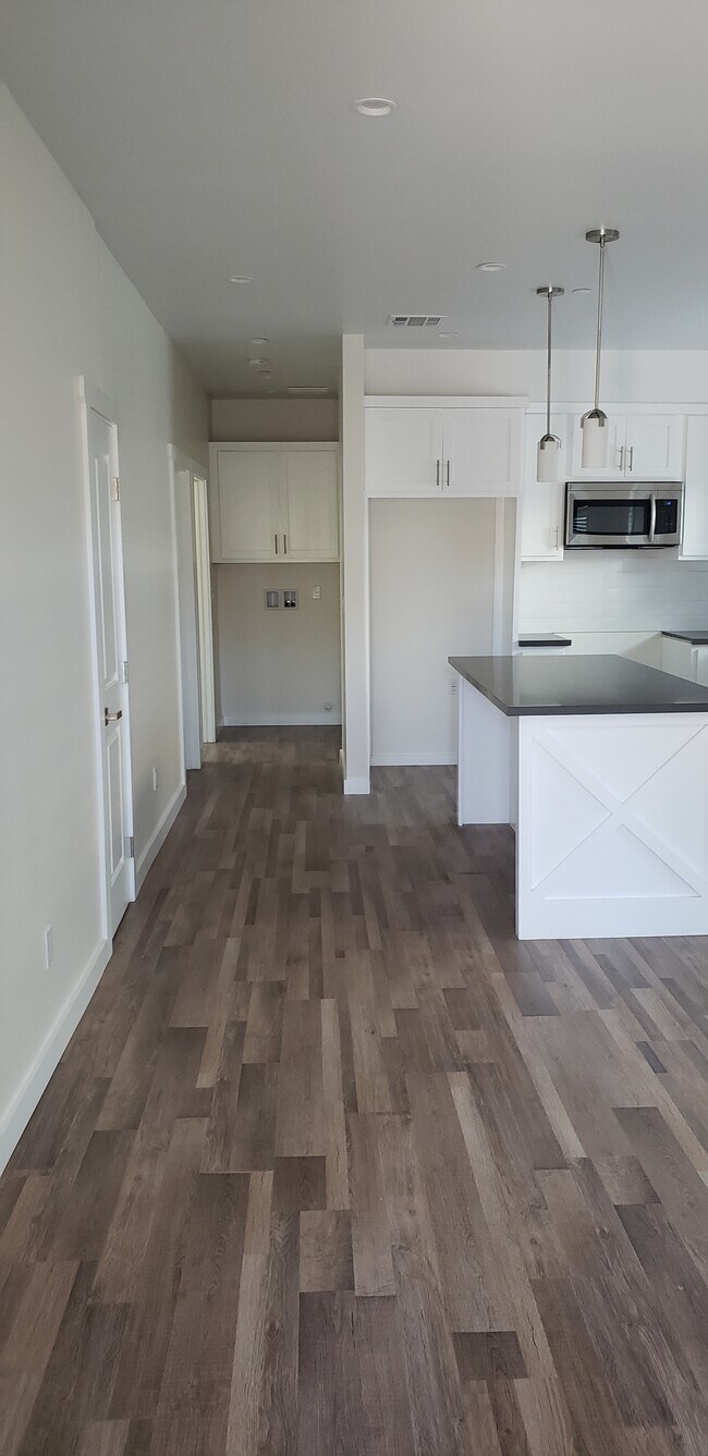 Foto del edificio - 2235 S Cloverdale Ave