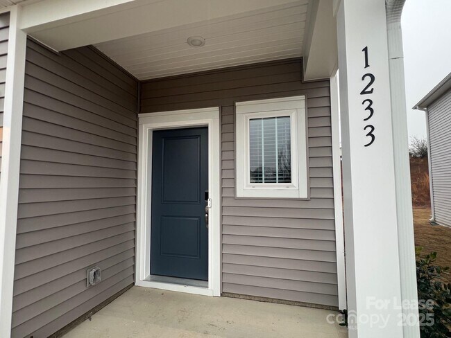 Foto del edificio - 1233 30th St Ln NE