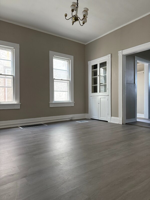 Foto del edificio - 1363 Capouse Ave