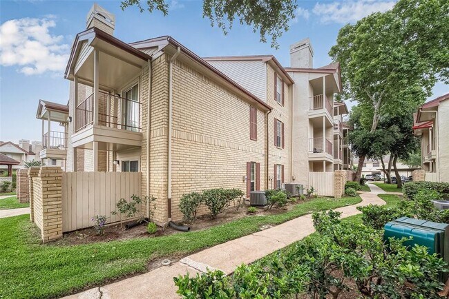 Building Photo - 2120 El Paseo St