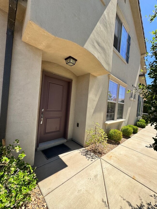 Building Photo - Pet Friendly!! Fresh and Clean!!  Ready to go!